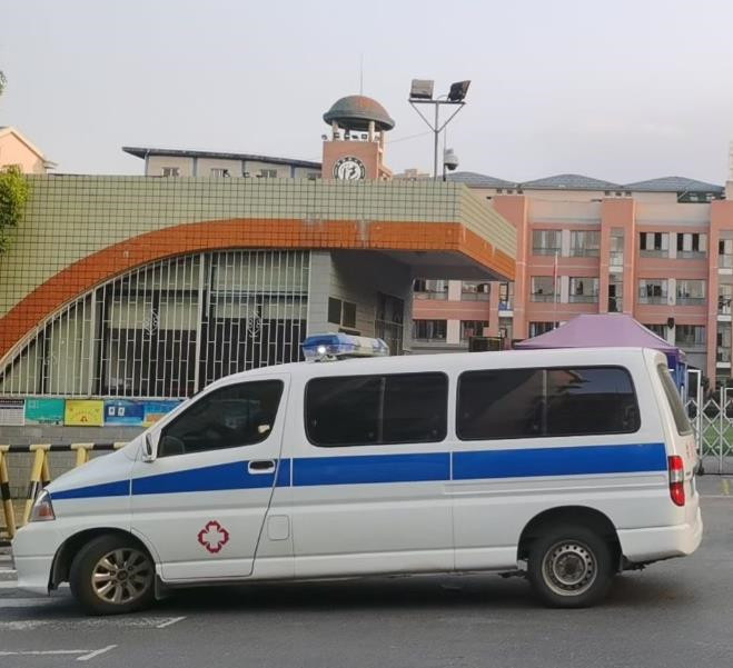 湄潭救护车出租护送骨折病人一公里多少钱